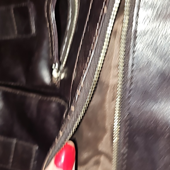 Danier Leather Unisex Crossbody - Picture 10 of 14